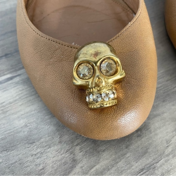 ALEXANDER Mcqueen Tan Leather Gold Rhinestone Skull Ballet Flats - Picture 2 of 14
